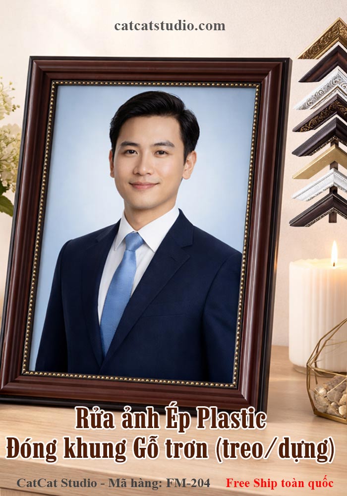 Khung ảnh thờ gỗ trơn 20x30 màu nâu đậm, thiết kế đơn giản trang nghiêm, ảnh chân dung nam mặc vest nền xanh cho bàn thờ gia tiên