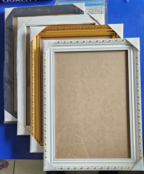 Các mẫu khung ảnh gỗ đẹp nhiều màu và nhiều kích thước phù hợp đóng ảnh treo tường