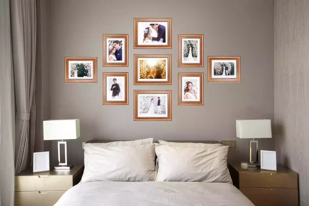 Bộ khung ảnh treo tường trang trí phòng ngủ với nhiều kích thước phối theo layout hiện đại
